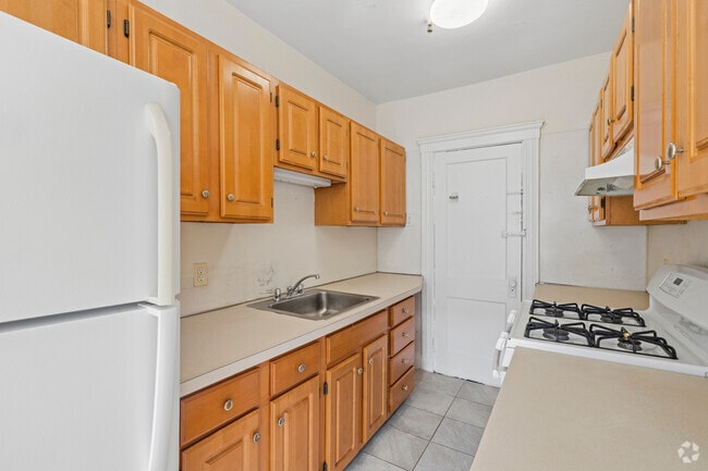 1BR, 1BA - 600SF - Kitchen