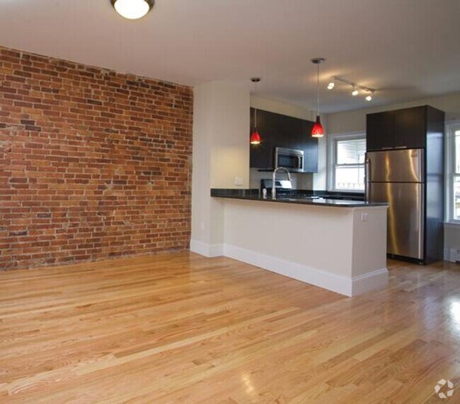 Building Photo - 9/1 No Fee! Spacious, updated 4BR/2BA in M... Rental