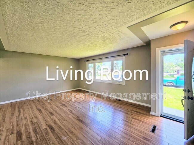 Photo - 8007-128A 128a Ave NW