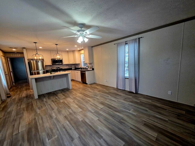 Building Photo - 9618 Seaway Dr