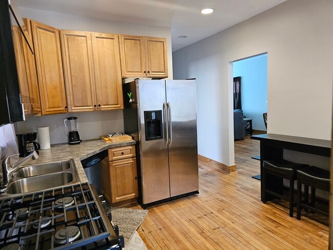 Photo - 889 Fuller Ave