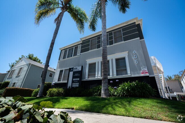 Building Photo - 605 Kelton Ave Rental