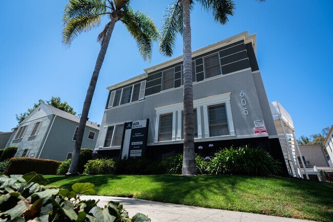 Building Photo - 605 Kelton Ave Rental