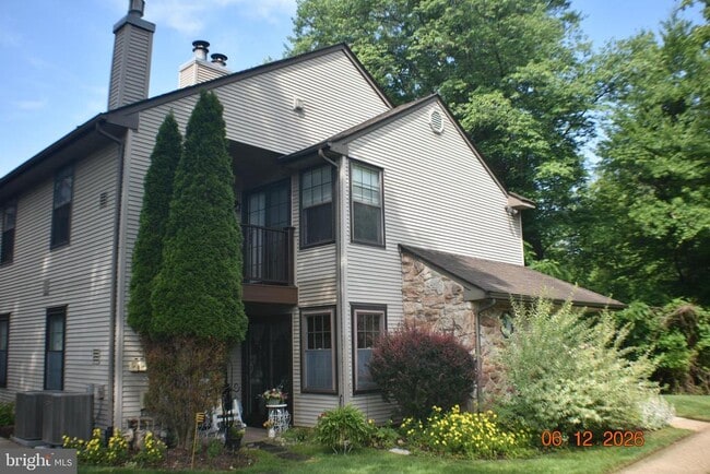 Photo - 32 Basswood Ct