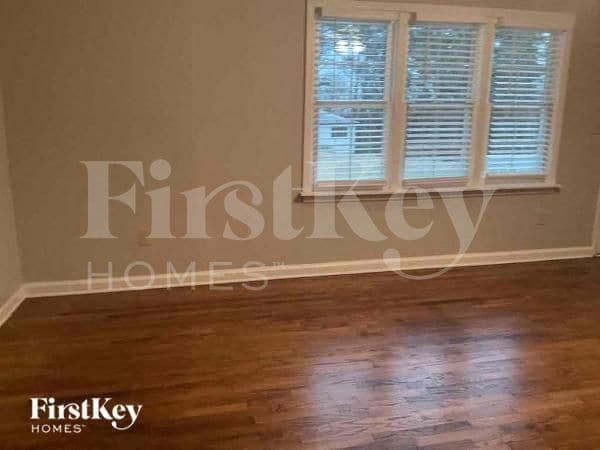 Photo - 6064 Blackhawk Trail SE