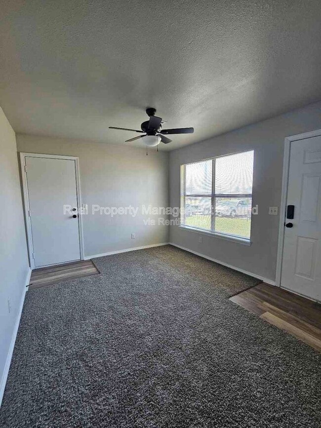 Photo - 101 E Broadway St