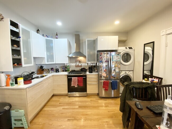 Building Photo - 109 Buttonwood St Unit 2 Rental
