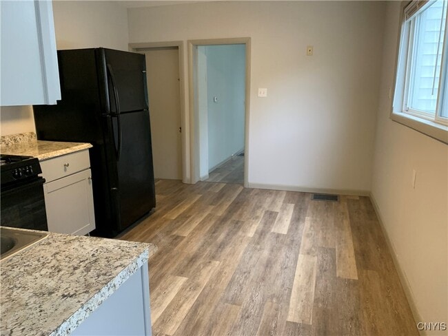 Photo - 112 W 1st St S