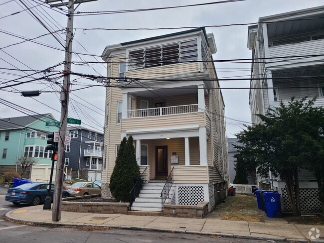 Building Photo - Off Street Parking -  Whole Foods - Close ... Unit #3 Rental