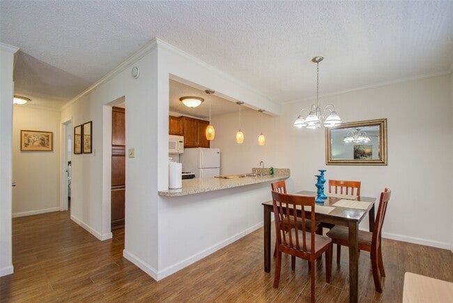 Building Photo - 4727 W Alabama St Unit 2214 Rental