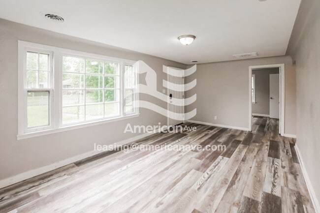 Photo - 5085 Adella St