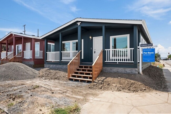 Building Photo - New Construction! University District Home...