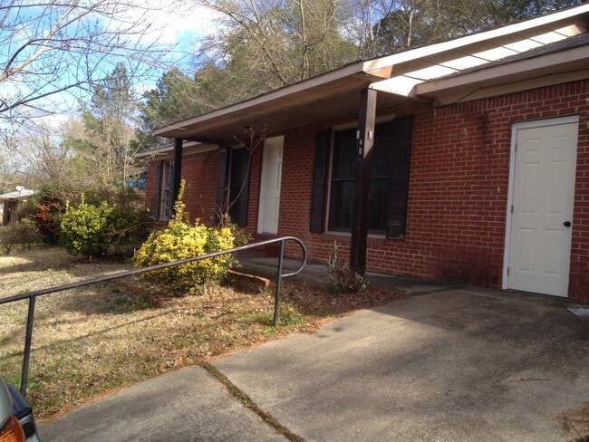 Building Photo - **AVAILABLE NOW**3 Bedroom / 2 Bathroom Ho... Rental