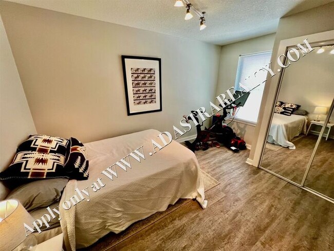 Photo - Beautiful 2 Bed 2.5 Bath Townhome Near The...