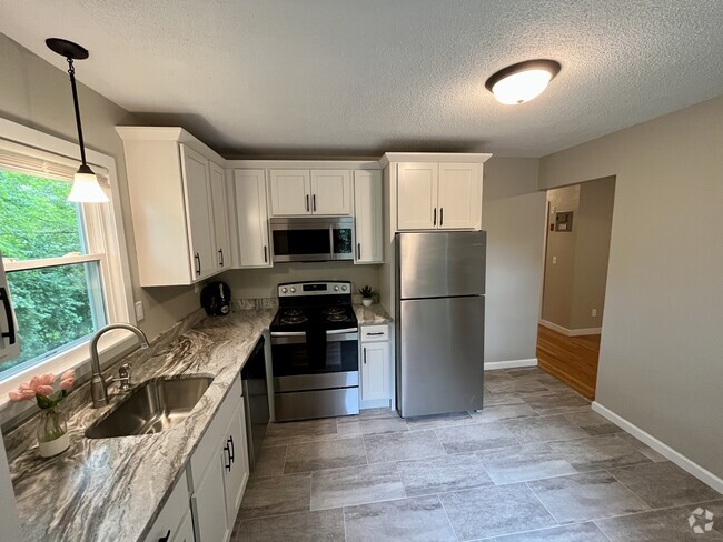 Building Photo - 40 Pleasant St Unit 40D Rental