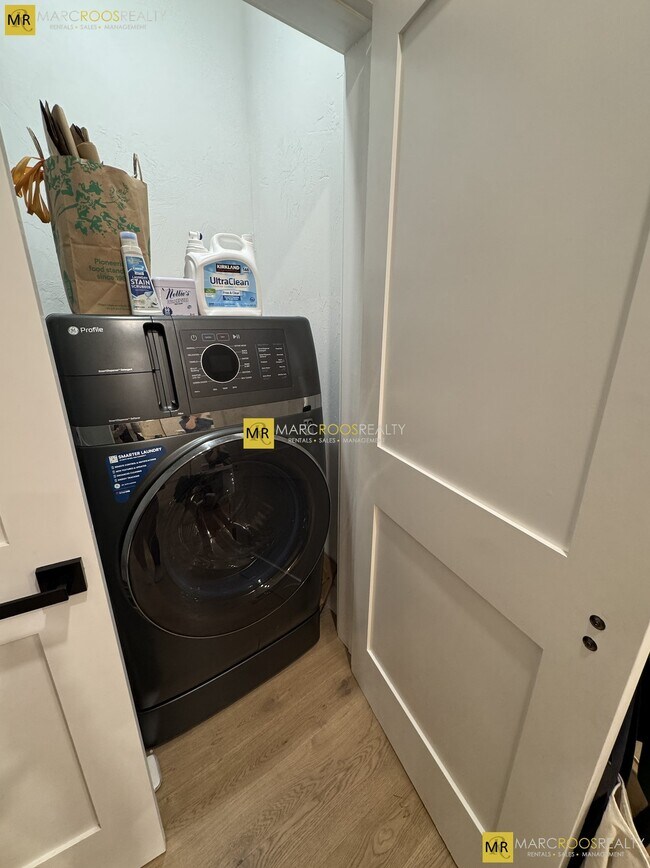 Photo - 195 Maverick St Unit 2
