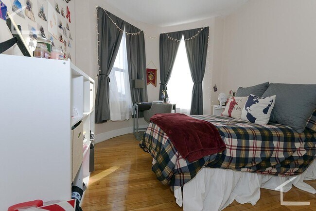 Photo - 9/1 Updated top floor 4BR/2BA in Allston near BU, MBTA
