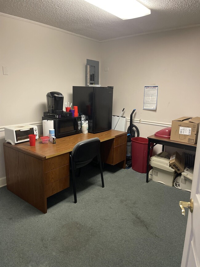 Photo - 105 W Main St