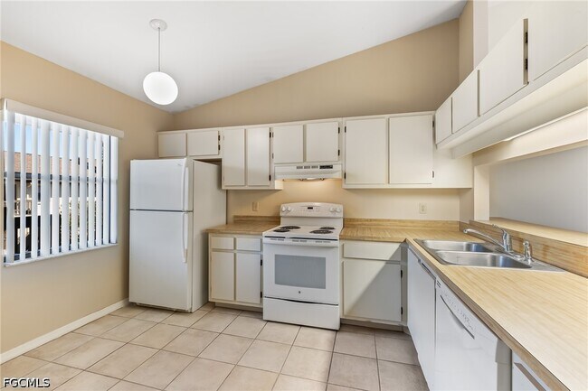 Photo - 9305 Lake Park Dr Unidad 204