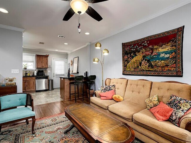 Photo - 574 Church St