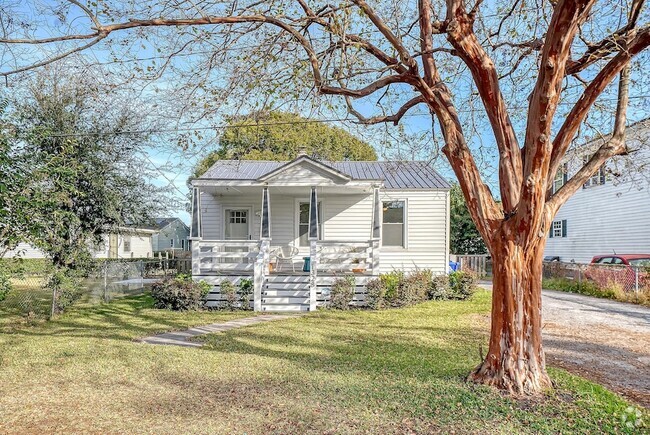 Building Photo - 1328 Cottonwood St Rental