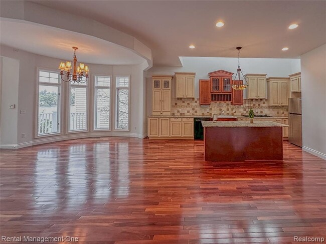 Photo - 5742 Putnam Dr