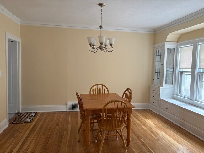 Comedor - 2211 Eldred Ave Unidad Eldred Lower