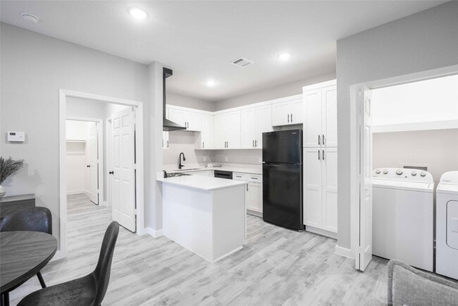 Photo - 2414 Penick Rd Unidad 3101