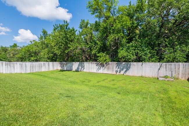 Photo - 3430 Laughlin St Casa