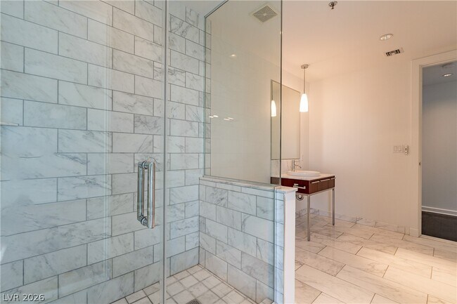Photo - 4471 Dean Martin Dr Unidad 3509