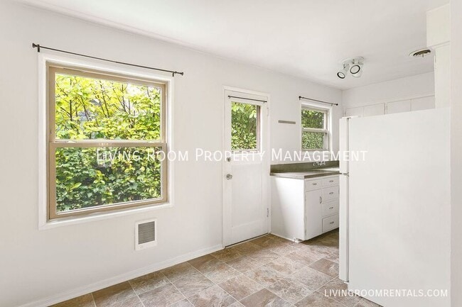 Photo - 1410 N Webster St Unit #3