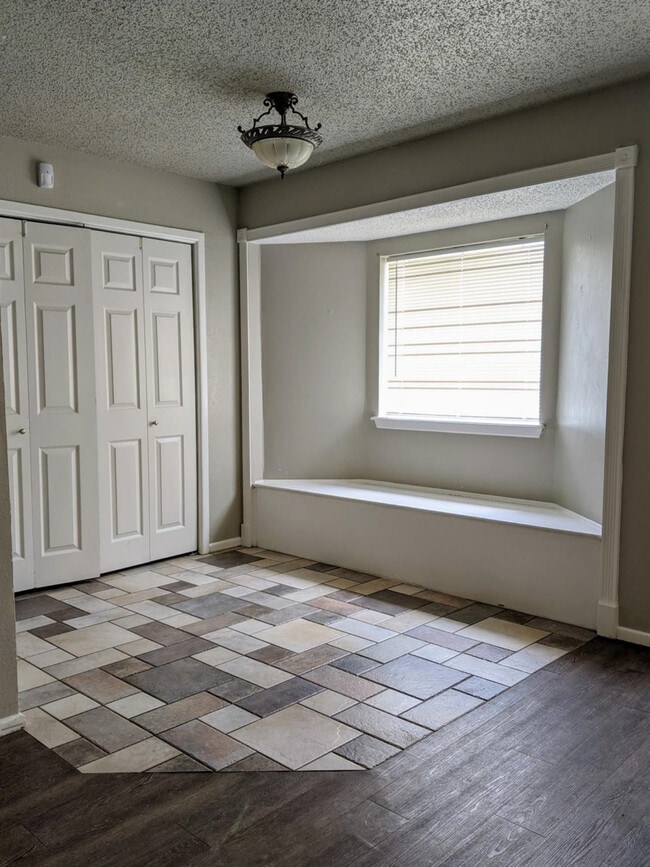 Photo - 5525 Fordham St