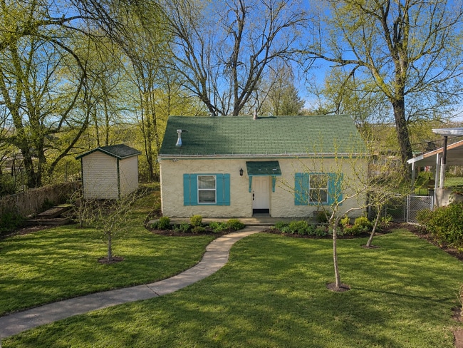 Building Photo - 557 N 400 E