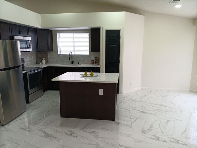 Photo - 4 Bedroom, 2 Bathroom! Lovely Home!
