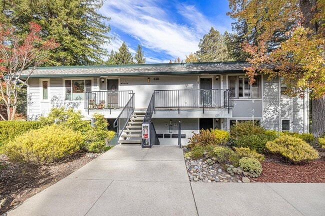 Building Photo - 1501 Skycrest Dr