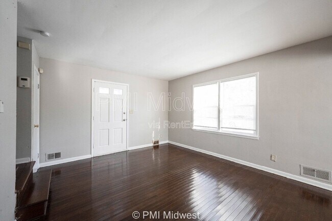 Photo - 1857 W 60th St