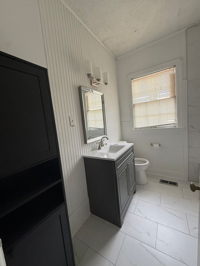 Photo - 213 Wilson St NE Unit 2