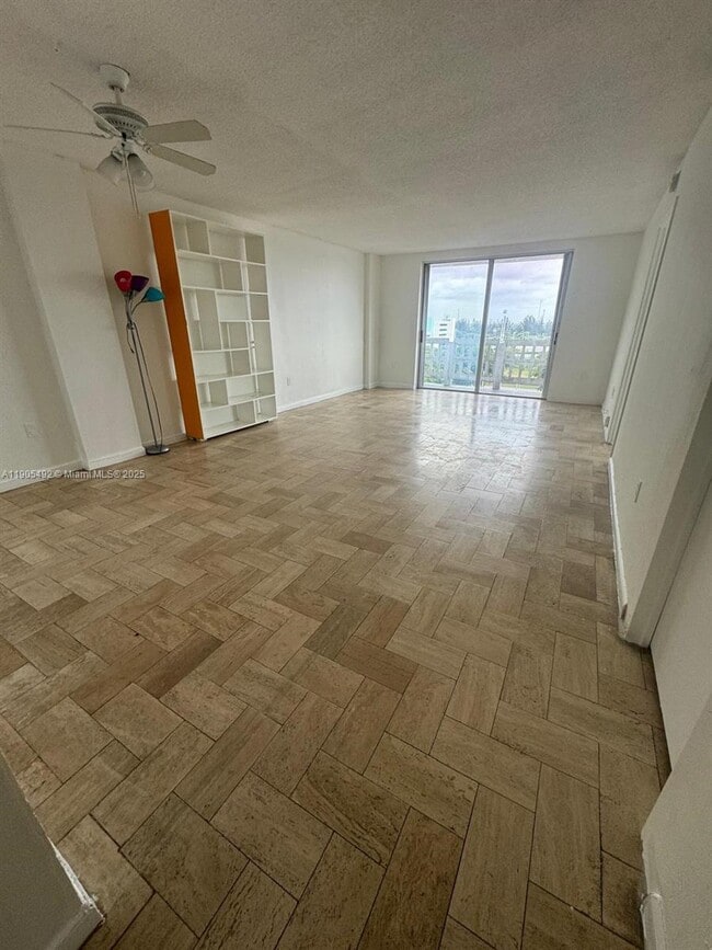 Building Photo - 15600 NW 7th Ave Unit 808