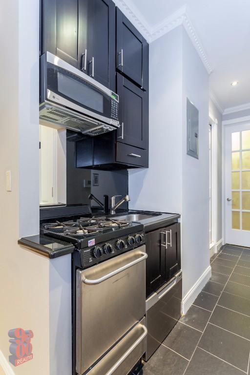 Building Photo - 416 E 13th St