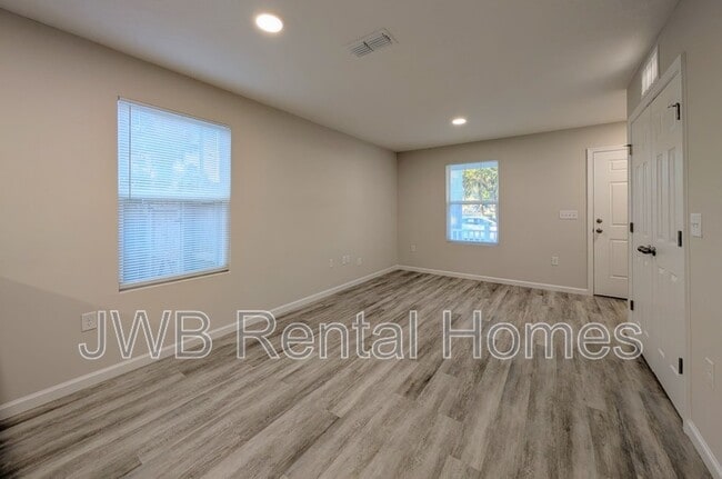 Photo - 833 Bridier St