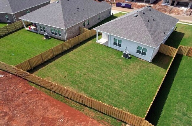 Photo - Fenced yard, great location
