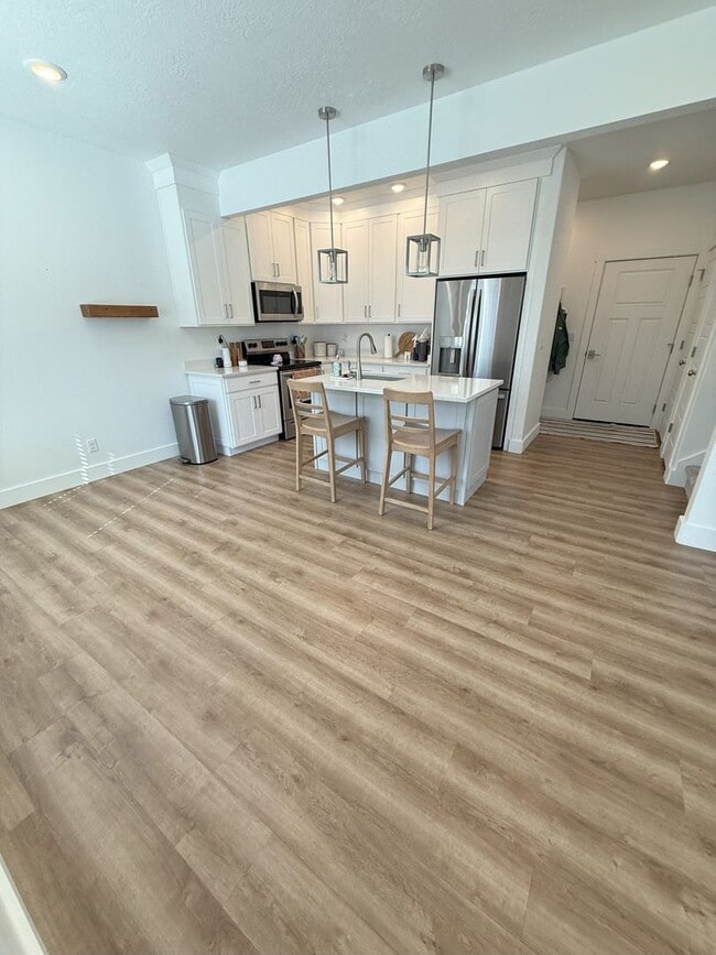 Photo - Modern 3-Bedroom End-Unit Townhome in Smit...