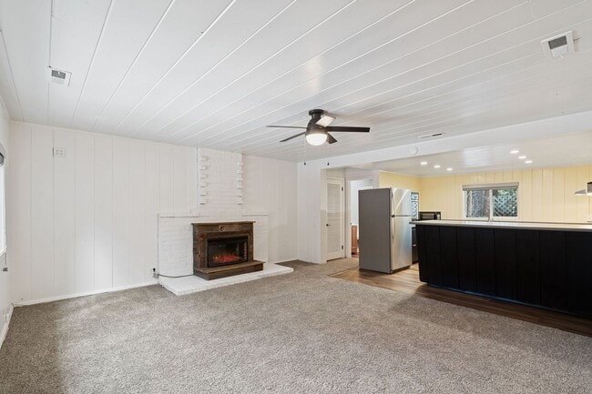 Photo - 3 bed 2 bath with private fenced yard