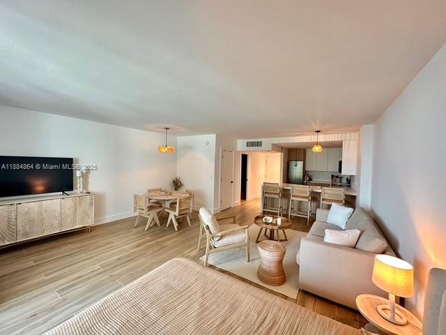 Building Photo - 2301 Collins Ave Unit 511 Rental