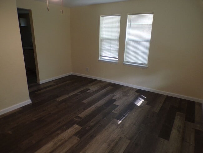 Photo - Fresh Installed Floors !!! Upgraded Bathro...