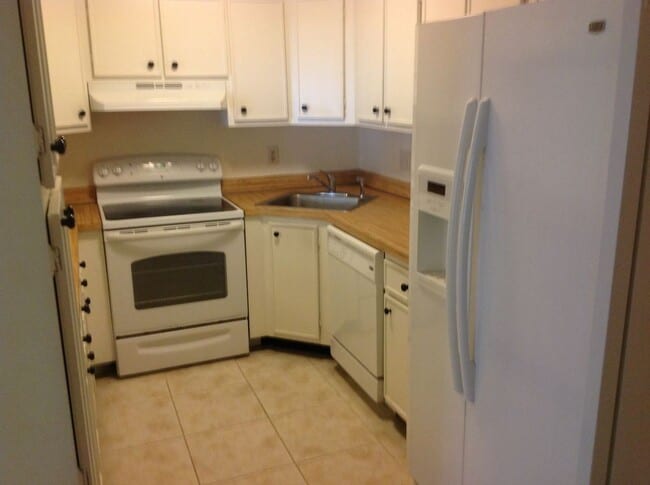 Photo - 954 Courtyard Ln