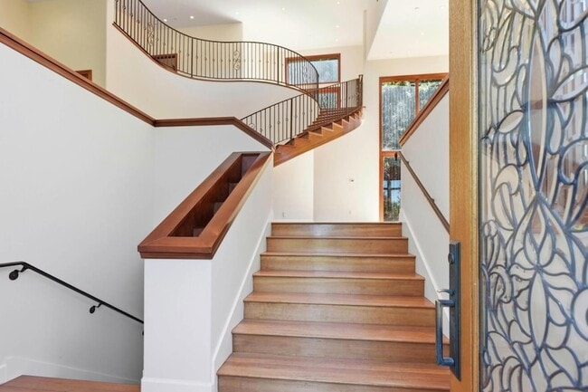 3911 Pepper Tree Ct