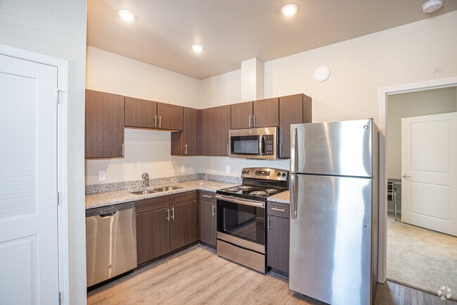 1BR, 1BA - 605 SF - The Collective at Lawrence