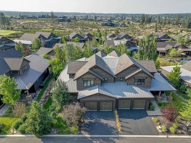 Building Photo - Spacious Tetherow Home with Community Amenities