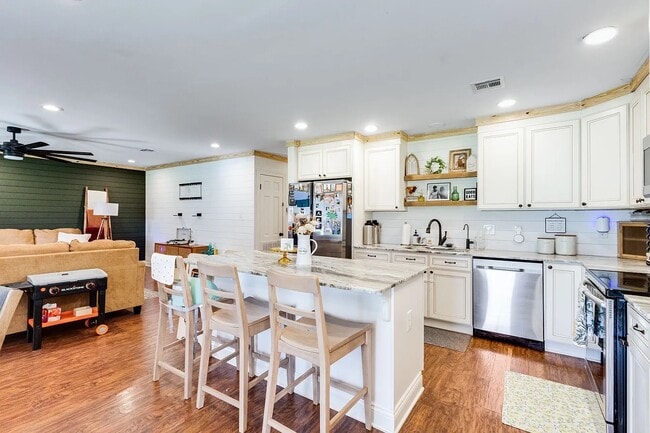 Photo - 120 Roxanne Dr